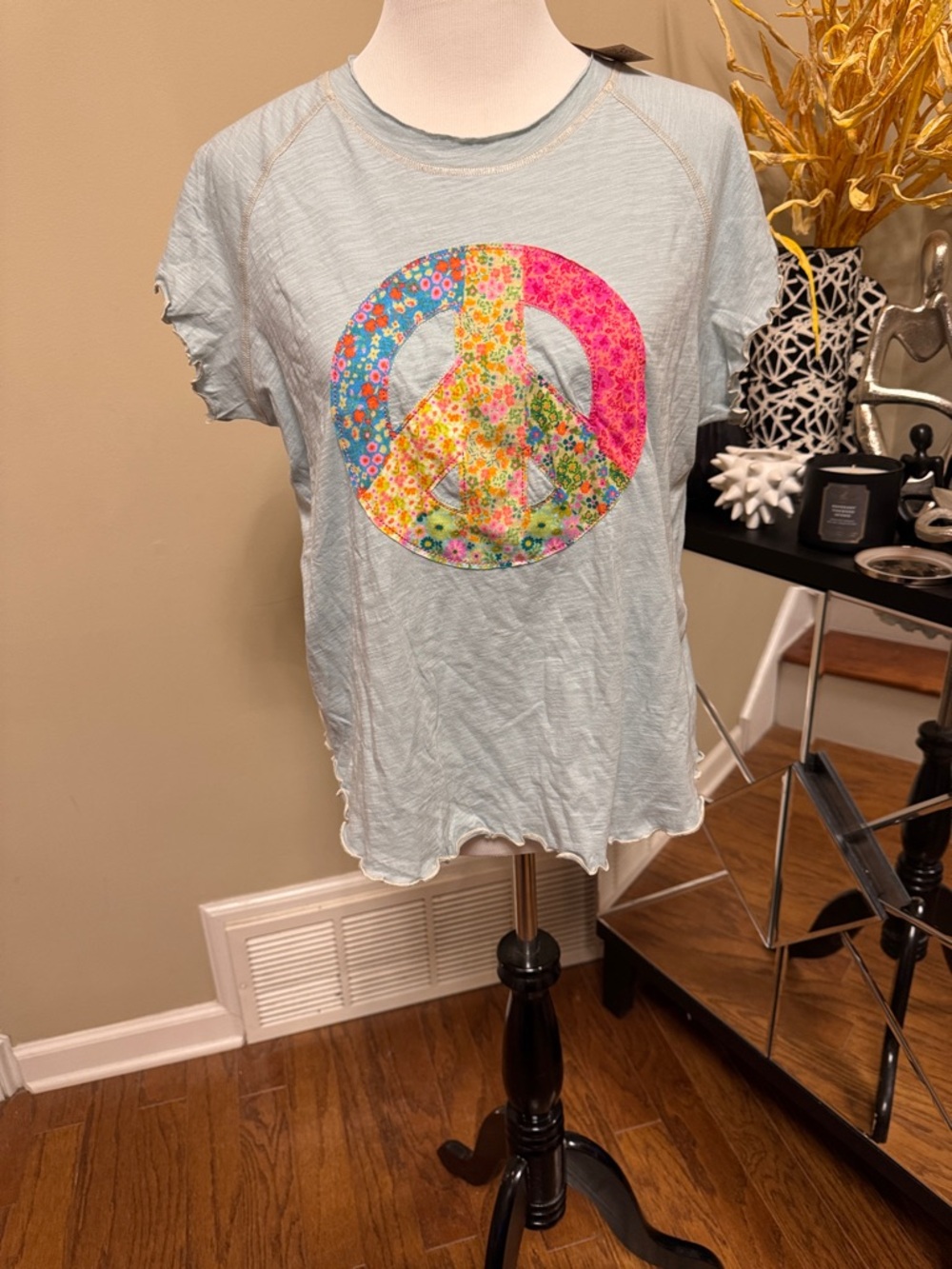 NATURAL LIFE Light Blue Short Sleeve Tee with Floral Peace Sign Size L NWT